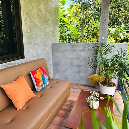Bantai Hideaway, 2-Bedroom Home Near The Beach